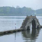 绍兴-水乡、桥乡、酒乡、兰乡、书法之乡、名士之乡、山清水秀之乡，历史文化之邦，名人荟萃之地